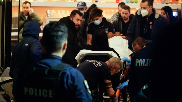 Νέα Σμύρνη: Σοκάρει η γυναίκα που έπινε καφέ και τραυματίστηκε – «Η σφαίρα θα με έβρισκε στο κεφάλι» Νέα Σμύρνη: Σοκάρει η γυναίκα που έπινε καφέ και τραυματίστηκε – «Η σφαίρα θα με έβρισκε στο κεφάλι»