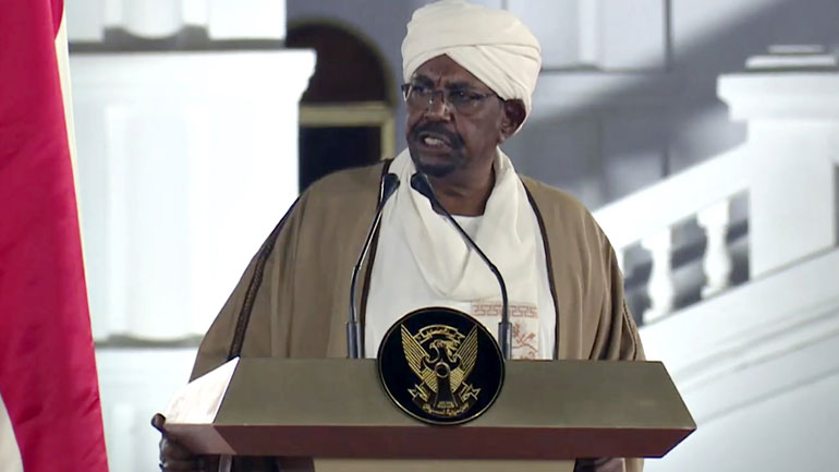 Σουδάν: Αντιμέτωπος με τη θανατική ποινή ο πρώην πρόεδρος Μπασίρ – Ανέλαβε την ευθύνη για το πραξικόπημα του 1989