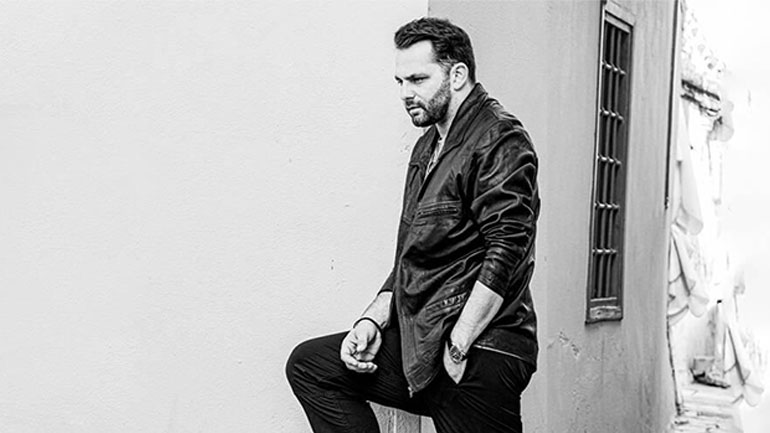 «Μαύρο Ρόδο»: O Θοδωρής Μεταξάς τραγουδάει «5 Λεπτά» και κερδίζει τις εντυπώσεις!