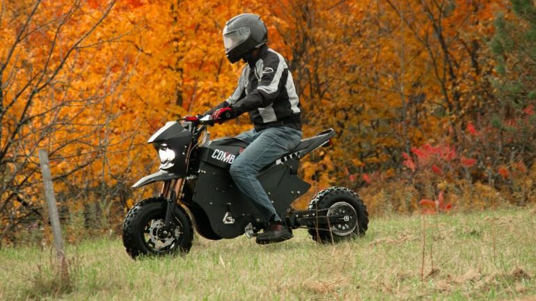 Ηλεκτρική μοτοσυκλέτα που αλλάζει ανάμεσα σε τροχούς και…πέδιλα του σκι