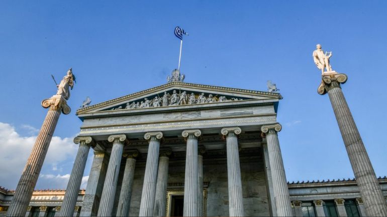 Ακαδημία Αθηνών: Ανακοινώθηκαν τα βραβεία – Ένοπλες Δυνάμεις, η κυρά Ρηνιώ & ο Γ. Αντετοκούνμπο στους τιμώμενους