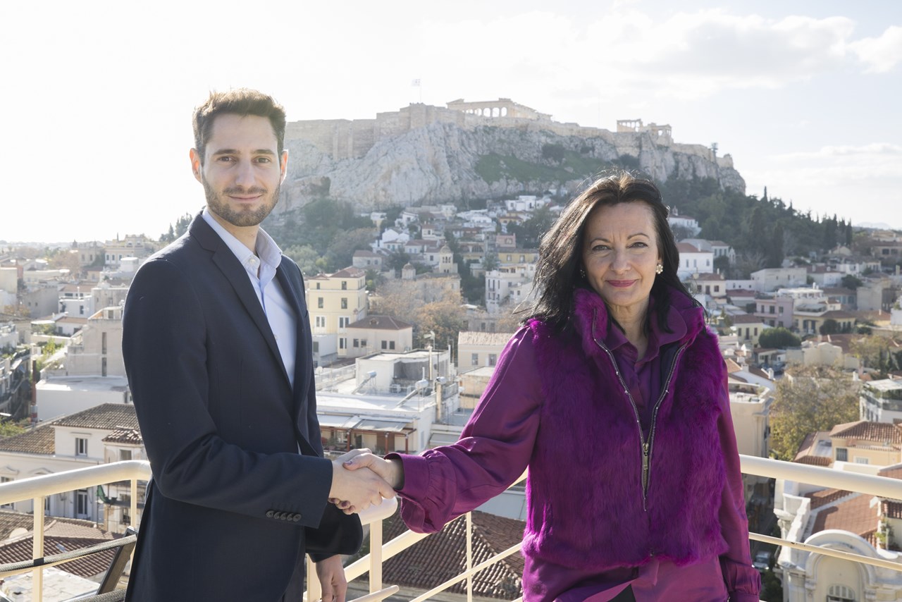 Η Διευθύντρια Επικοινωνίας & Μάρκετινγκ, Ιωάννα Παπαδοπούλου με τον Adria Rabassa, Head of Network Development της Wizz Air