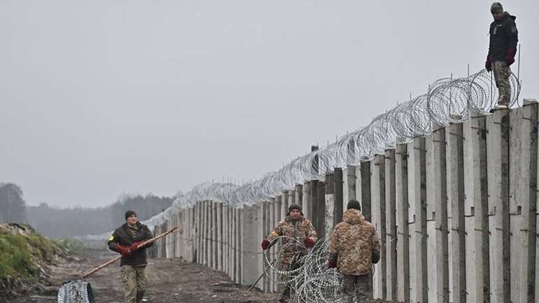 Λευκορωσία: Το Μινσκ περιορίζει την πρόσβαση σε τμήματα περιφέρειας που συνορεύει με την Ουκρανία και τη Ρωσία