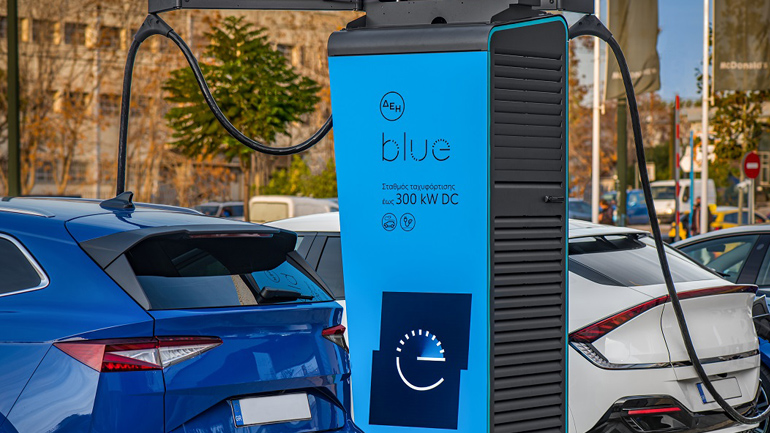 Oι πρώτοι ταχυ-φορτιστές έως 300 kW DC στην Ελλάδα από τη ΔΕΗ blue σε κομβικά σημεία σε όλη τη χώρα
