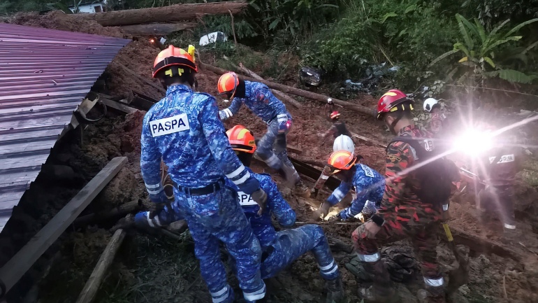 Μαλαισία: Δεκάδες χιλιάδες οι άστεγοι μετά τις πλημμύρες