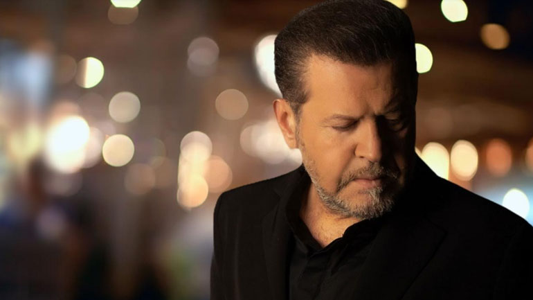 Ο Χάρης Κωστόπουλος επέστρεψε με τραγούδι των Κυριάκου Παπαδόπουλου και Ηλία Φιλίππου