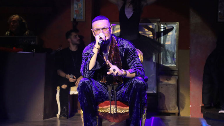 Νίκος Βουρλιώτης: Τρολάρει την Εύα Καϊλή στο Tik Tok που είχε βάλει στίχους του σε ομιλία της