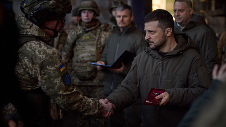 Ουκρανία: Οι κάτοικοι της Μπαχμούτ αγνοούν ότι ο πρόεδρος Ζελένσκι επισκέφθηκε την πόλη τους