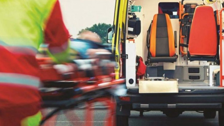 Χανιά: Σοβαρό τροχαίο ατύχημα Ι.Χ. με μηχανή – Στο νοσοκομείο 42χρονος