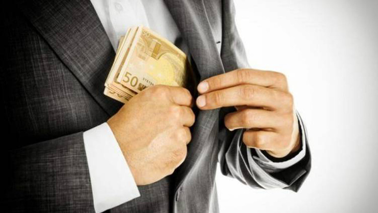 Θύμα απάτης ηλικιωμένος στην Πάτρα: Έδωσε… φακελάκι στον υποτιθέμενο γιατρό