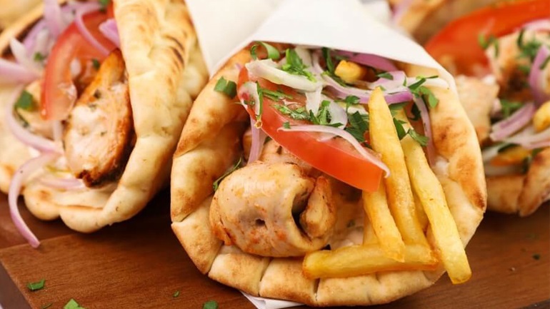 Κοζάνη: Στο νοσοκομείο 48χρονη που πνίγηκε ενώ έτρωγε σουβλάκι