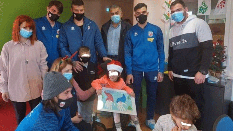 Οι παίκτες του Βόλου μοίρασαν χαμόγελα στα παιδιά του Ορφανοτροφείο και της ΕΛΕΠΑΠ