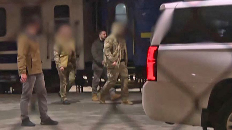 Πώς οργανώθηκε η απόρρητη επιχείρηση για το ταξίδι του Ζελένσκι στις ΗΠΑ