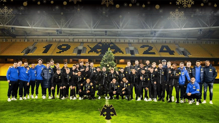 ΑΕΚ: Στόλισαν δέντρο στο κέντρο της OPAP ARENA!