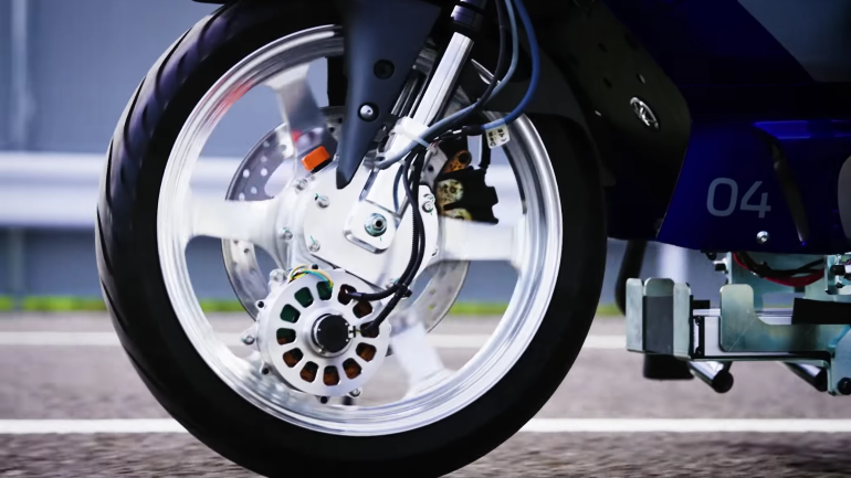 Νέο σύστημα από την Yamaha κρατάει την μοτοσυκλέτα όρθια στις χαμηλές ταχύτητες