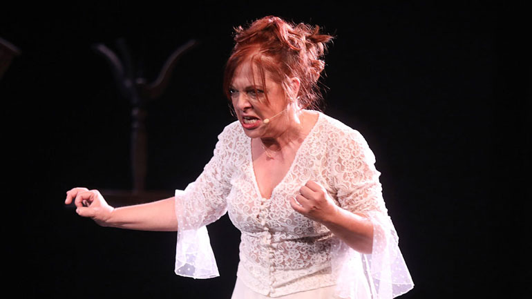 Ελένη Ράντου: Η οργισμένη της ανάρτηση για την απόφαση που εξισώνει τα πτυχία των ηθοποιών με τα απολυτήρια Λυκείου