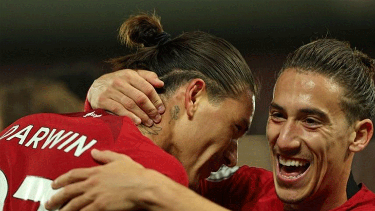 Ασπίδα προστασίας του Τσιμίκα προς τον Νούνιες: «Θα γίνει μηχανή των γκολ»