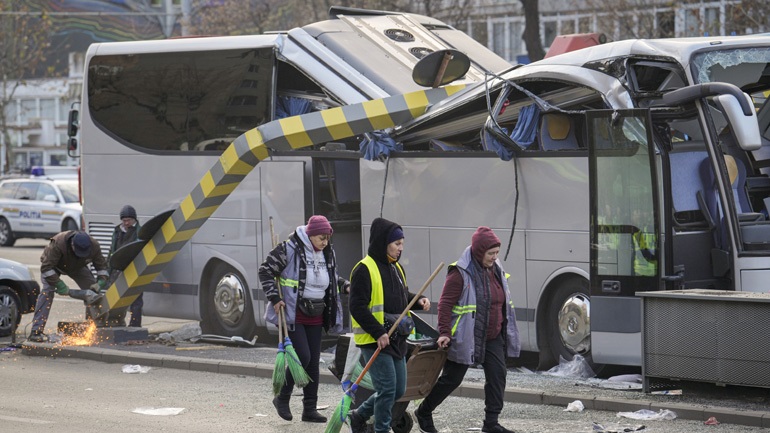 Βουκουρέστι: Στο επίκεντρο των ερευνών ο οδηγός και η μεταλλική κατασκευή