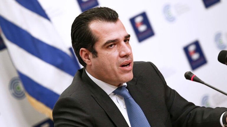 Πλεύρης: Πρόστιμο στο κέντρο που τραγουδά η Βανδή επειδή κάπνιζε ο Μπισμπίκης