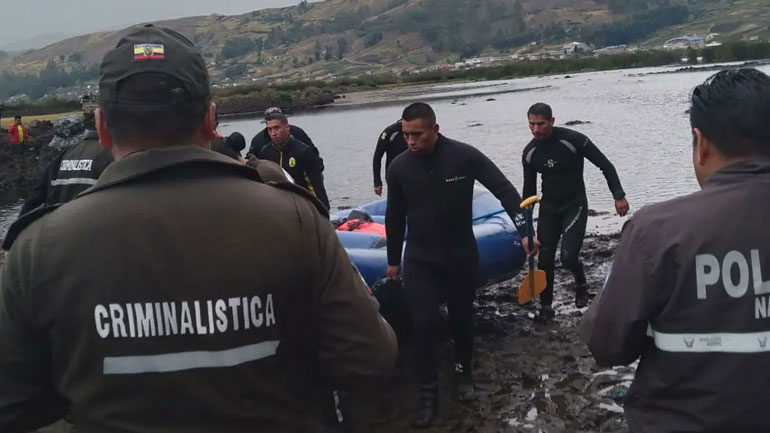 Ισημερινός:  Τουλάχιστον τρεις νεκροί από ανατροπή τουριστικού σκάφους σε λίμνη