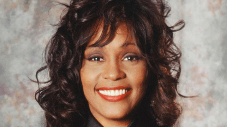 Γουίτνεϊ Χιούστον: «Προσπάθησε να κόψει τα ναρκωτικά πριν πεθάνει» είπε ο παραγωγός της