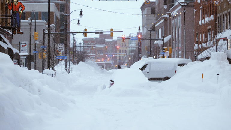 ΗΠΑ: «Η Θύελλα του αιώνα» δεν τελείωσε προειδοποιούν οι αρχές – Χωρίς ρεύμα παραμένουν χιλιάδες άνθρωποι
