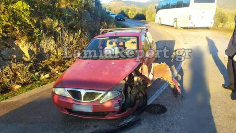 Φθιώτιδα: Τροχαίο ατύχημα Ι.Χ. με λεωφορείο – Μία τραυματίας