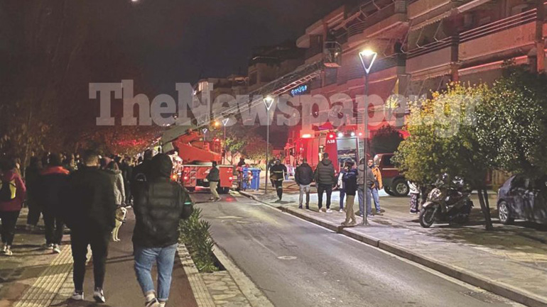 Βόλος: Φωτιά σε πολυκατοικία – Απεγκλωβίστηκαν 10 άνθρωποι
