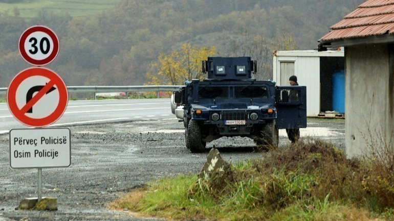 Νέα οδοφράγματα στη βόρεια Μίτροβιτσα, σε μάχιμη ετοιμότητα οι σερβικές ένοπλες δυνάμεις