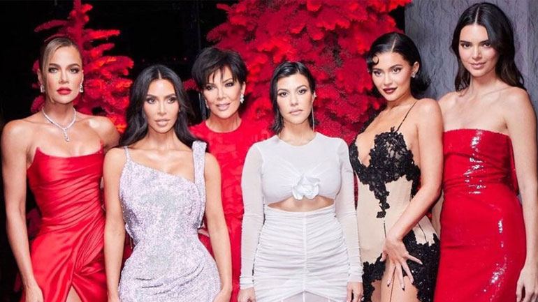 Τhe Kardashians: Tι φόρεσαν οι διάσημες αδερφές στο χριστουγεννιάτικο δείπνο;