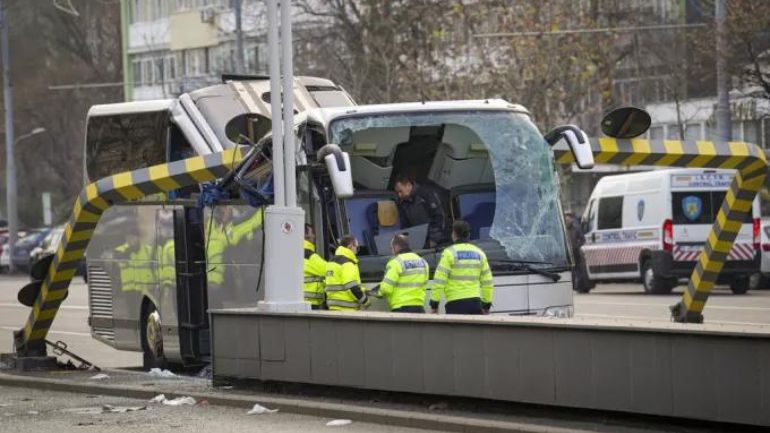 Σοκαριστική μαρτυρία επιβάτιδας του λεωφορείου στη Ρουμανία: «Με πλάκωσε η μπάρα, άρχισα να ουρλιάζω»