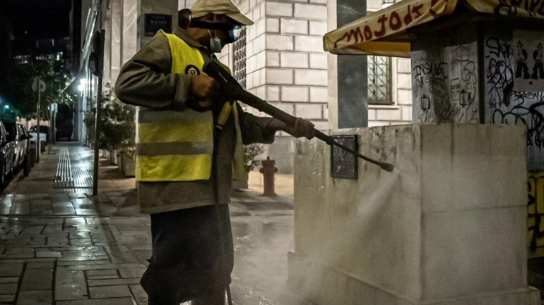 Μεγάλη επιχείρηση αντι-γκράφιτι στο κέντρο της Αθήνας