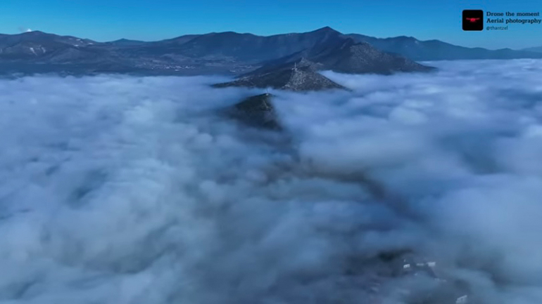 Μοναδικά εναέρια πλάνα με ομίχλη πάνω από τη λίμνη Πολυφύτου
