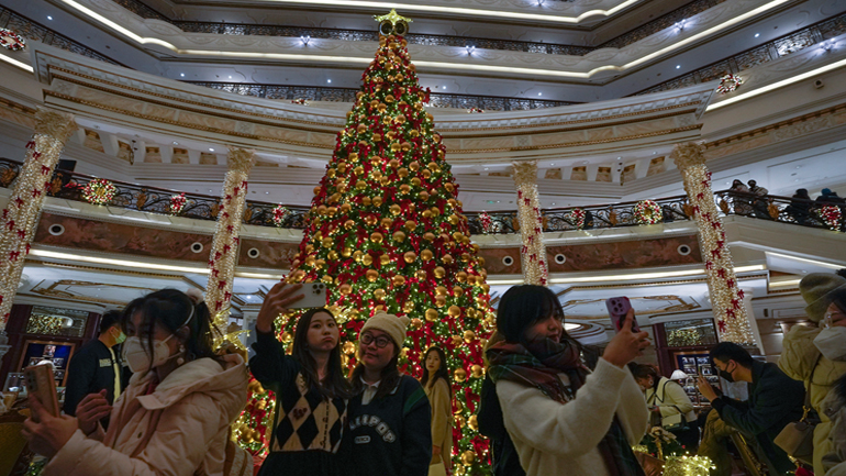 Οι Κινέζοι αντιδρούν με ενθουσιασμό στην ανακοίνωση κατάργησης της υποχρεωτικής καραντίνας