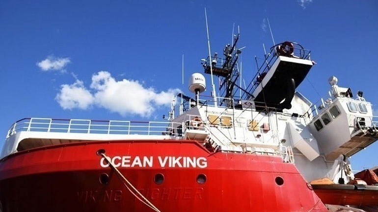 Η Ιταλία υποδέχεται το Ocean Viking και τους 100 μετανάστες που διέσωσε