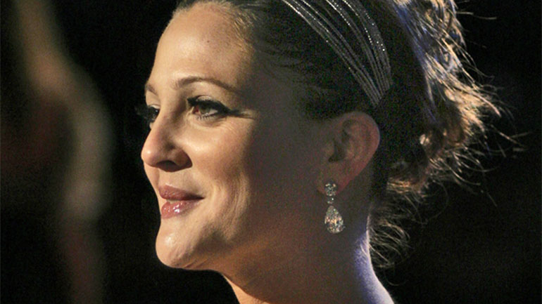 Η Ντου Μπάριμορ για τη μαμά της: «Δεν μπορώ να της γυρίσω την πλάτη»