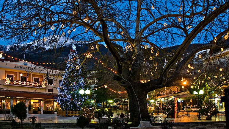 Με τραγούδια και γλυκά υποδέχεται τον νέο χρόνο η Στερεά Ελλάδα