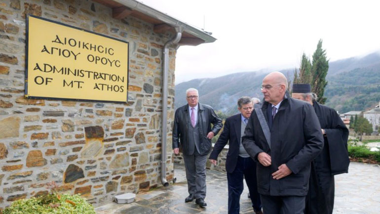 Επίσκεψη Δένδια στη Διοίκηση του Αγίου Όρους
