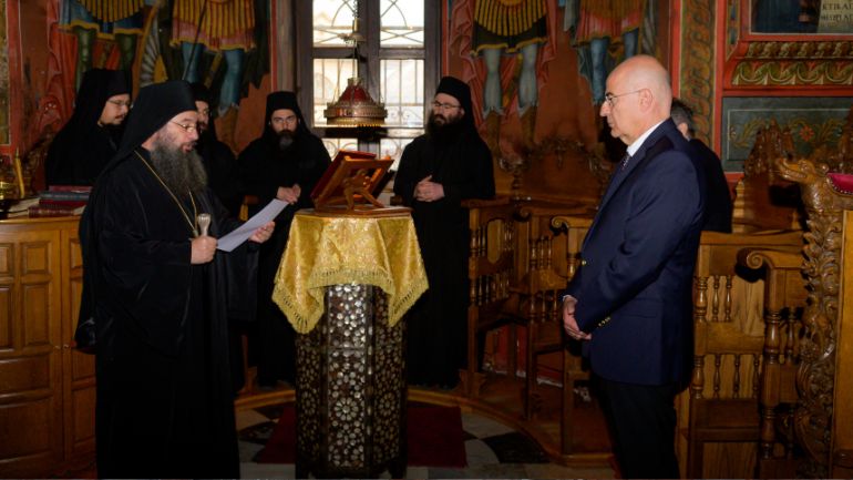 Τραυματίστηκε στη μύτη και στα δόντια ο Νίκος Δένδιας