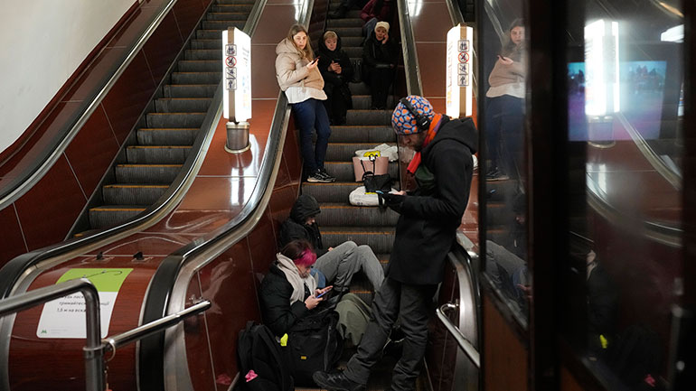 Ουκρανία: Εκτεταμένες ζημιές στο δίκτυο ηλεκτρικής ενέργειας από τους ρωσικούς βομβαρδισμούς