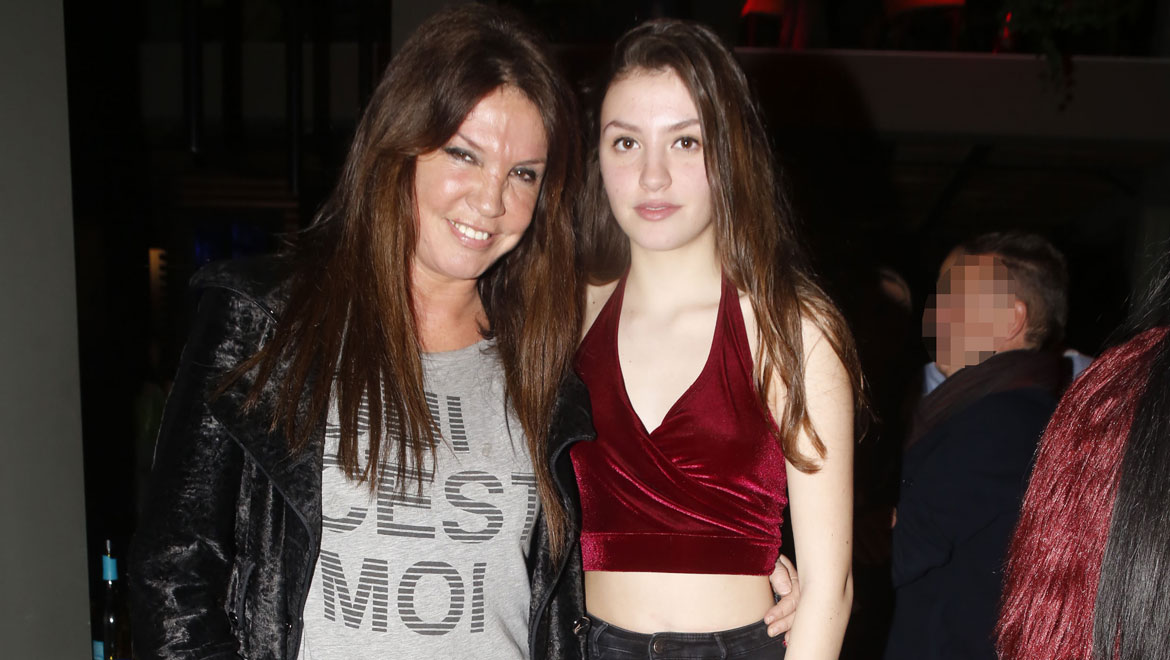 Φαίδρα Μαρασλή: Η 20χρονη κόρη της Βάνας Μπάρμπα σχολιάζει την ενασχόληση της μητέρας της με την πολιτική