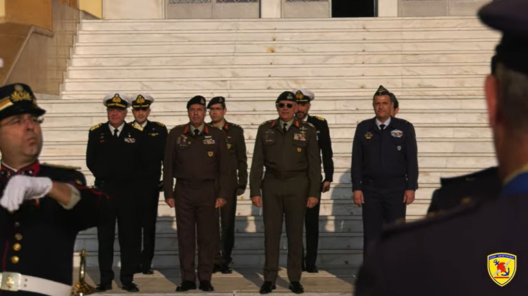 Πρωτοχρονιάτικα Κάλαντα και ανταλλαγή ευχών του αρχηγού ΓΕΕΘΑ με προσωπικό των Ενόπλων Δυνάμεων Πρωτοχρονιάτικα Κάλαντα και ανταλλαγή ευχών του αρχηγού ΓΕΕΘΑ με προσωπικό των Ενόπλων Δυνάμεων