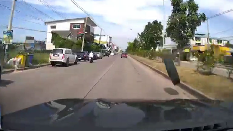 Βρέχει λάστιχα