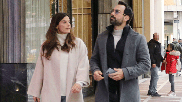 Χριστίνα Μπόμπα – Σάκης Τανιμανίδης: Με chic εμφάνιση στο κέντρο της Αθήνας