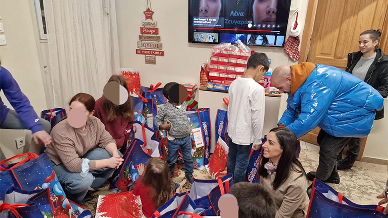 Λένα Ζευγαρά: Μοίρασε χαμόγελα και δώρα αγάπης στο «Χαμόγελο του Παιδιού»