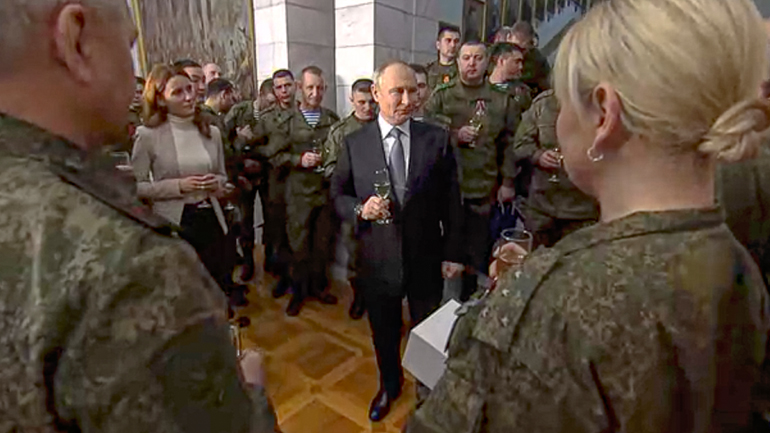 Ρωσικό Υπ. Άμυνας: Τα πλήγματα στην Ουκρανία την παραμονή Πρωτοχρονιάς στόχευαν εργοστάσια κατασκευής drones