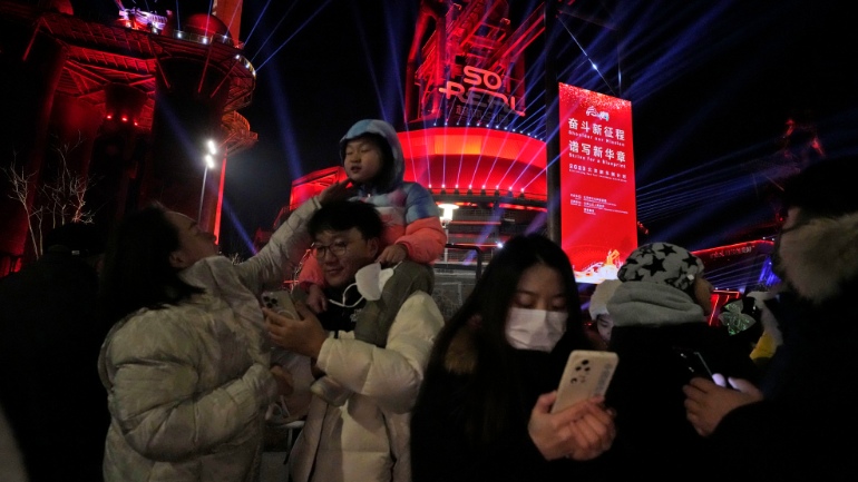 Κίνα: Χιλιάδες κόσμου γιόρτασαν την Πρωτοχρονιά στην Ουχάν εν μέσω νέου κύματος Covid