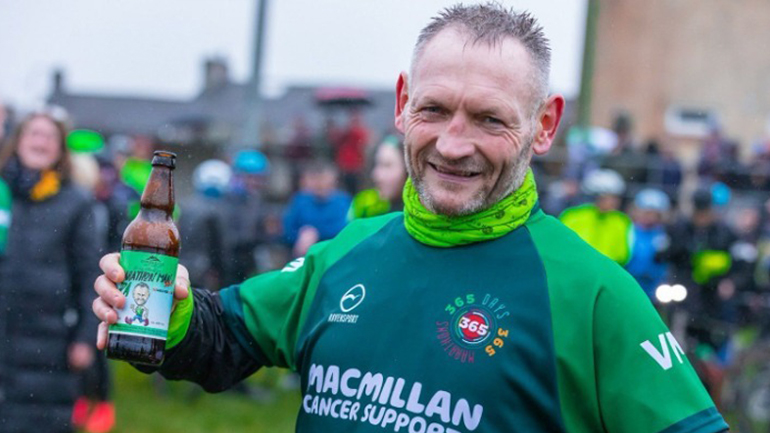 Βρετανός ολοκλήρωσε μία τρελή αποστολή τρέχοντας 365 μαραθώνιους σε 365 ημέρες Βρετανός ολοκλήρωσε μία τρελή αποστολή τρέχοντας 365 μαραθώνιους σε 365 ημέρες