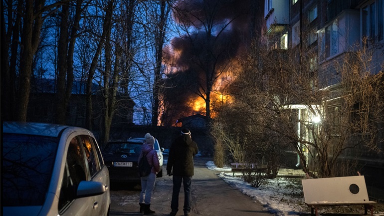 Ρωσικά πλήγματα στο Κίεβο – Οι αρχές καλούν τον κόσμο να μείνει στα καταφύγια