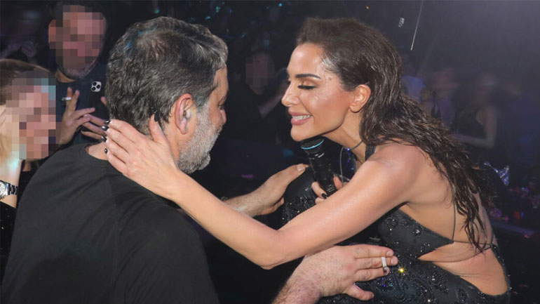 Δέσποινα Βανδή: Οι ευχές στον Βασίλη Μπισμπίκη για την γιορτή του τη στιγμή που εκείνος ψήνει!